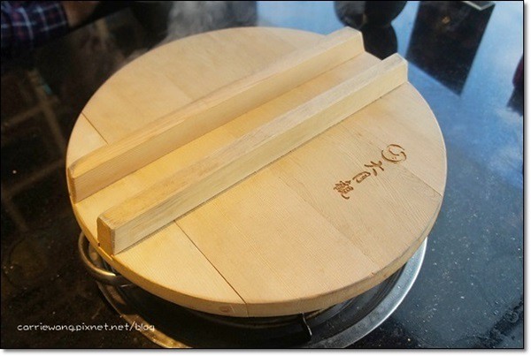 【台中火鍋推薦】大月觀石頭靚鍋。有美味的黃金稀飯哦(已歇業) @飛天璇的口袋