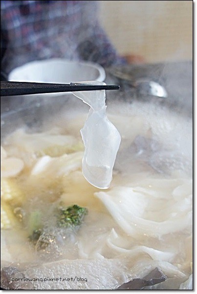 【台中火鍋推薦】大月觀石頭靚鍋。有美味的黃金稀飯哦(已歇業) @飛天璇的口袋