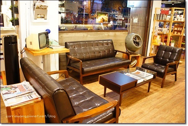 【台中下午茶】Caf&eacute; sora (Coffee Industry)。工業風的咖啡館，空間悠閒又舒服&hellip; @飛天璇的口袋