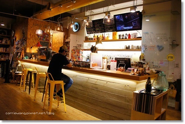 【台中下午茶】Caf&eacute; sora (Coffee Industry)。工業風的咖啡館，空間悠閒又舒服&hellip; @飛天璇的口袋