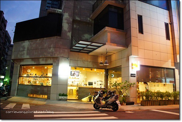 【台中下午茶】Caf&eacute; sora (Coffee Industry)。工業風的咖啡館，空間悠閒又舒服&hellip; @飛天璇的口袋