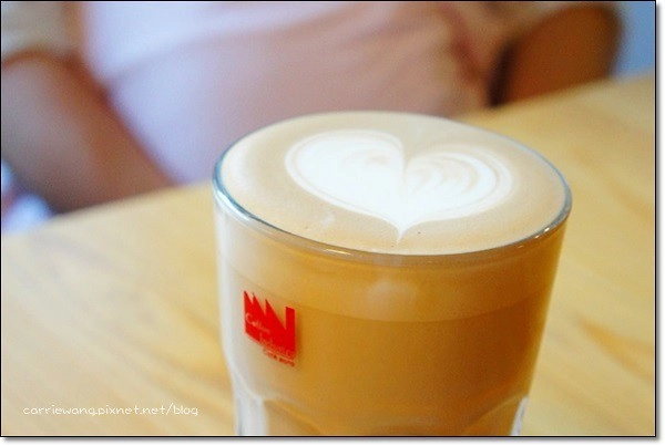 【台中下午茶】Caf&eacute; sora (Coffee Industry)。工業風的咖啡館，空間悠閒又舒服&hellip; @飛天璇的口袋