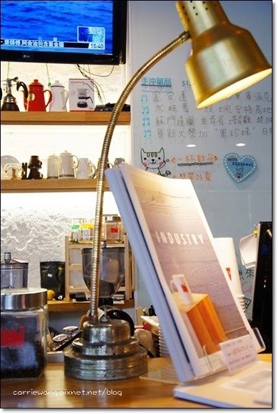 【台中下午茶】Caf&eacute; sora (Coffee Industry)。工業風的咖啡館，空間悠閒又舒服&hellip; @飛天璇的口袋