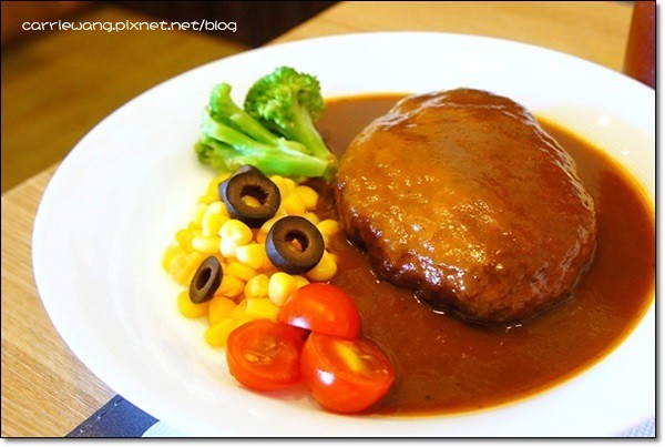 【台中日式餐廳】Demi House 日式洋食屋。日本人開的店，漢堡排好吃唷！ @飛天璇的口袋