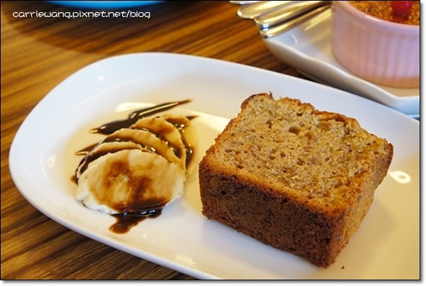 【台中下午茶】Landscape 1893 Cafe。到圖書館裡喝咖啡，一個人耽整個下午也不會無聊！ @飛天璇的口袋