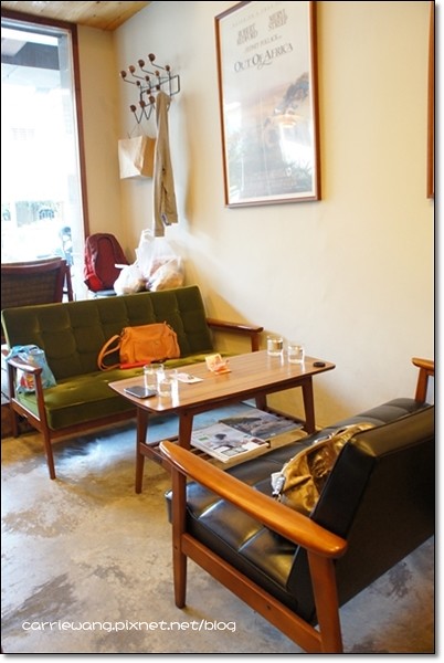 【台中下午茶】Landscape 1893 Cafe。到圖書館裡喝咖啡，一個人耽整個下午也不會無聊！ @飛天璇的口袋