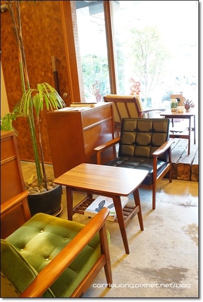 【台中下午茶】Landscape 1893 Cafe。到圖書館裡喝咖啡，一個人耽整個下午也不會無聊！ @飛天璇的口袋