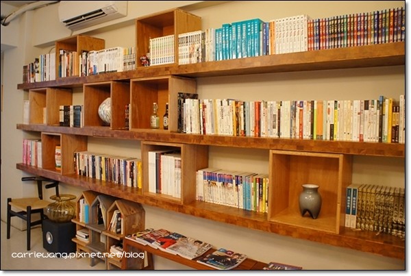 【台中下午茶】Landscape 1893 Cafe。到圖書館裡喝咖啡，一個人耽整個下午也不會無聊！ @飛天璇的口袋