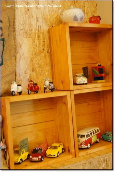 【台中下午茶】Landscape 1893 Cafe。到圖書館裡喝咖啡，一個人耽整個下午也不會無聊！ @飛天璇的口袋