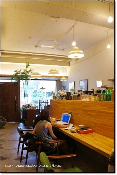 【台中下午茶】Landscape 1893 Cafe。到圖書館裡喝咖啡，一個人耽整個下午也不會無聊！ @飛天璇的口袋