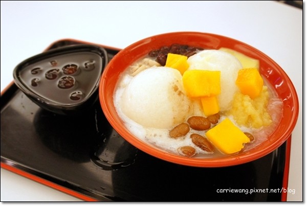 【台中逢甲夜市】必吃小吃美食推薦。台北江麻辣臭豆腐+印度拉茶+官芝霖大腸包小腸+李熱狗米血糕+炳叔叔烤玉米+日船章魚小丸子+許記生煎包+魏姐包心粉圓+金門炒泡麵+熊の食熊手包+九龍茶陳記香港茶 @飛天璇的口袋