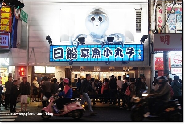 【台中逢甲夜市】必吃小吃美食推薦。台北江麻辣臭豆腐+印度拉茶+官芝霖大腸包小腸+李熱狗米血糕+炳叔叔烤玉米+日船章魚小丸子+許記生煎包+魏姐包心粉圓+金門炒泡麵+熊の食熊手包+九龍茶陳記香港茶 @飛天璇的口袋