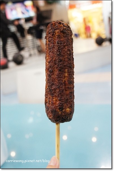 【台中逢甲夜市】必吃小吃美食推薦。台北江麻辣臭豆腐+印度拉茶+官芝霖大腸包小腸+李熱狗米血糕+炳叔叔烤玉米+日船章魚小丸子+許記生煎包+魏姐包心粉圓+金門炒泡麵+熊の食熊手包+九龍茶陳記香港茶 @飛天璇的口袋