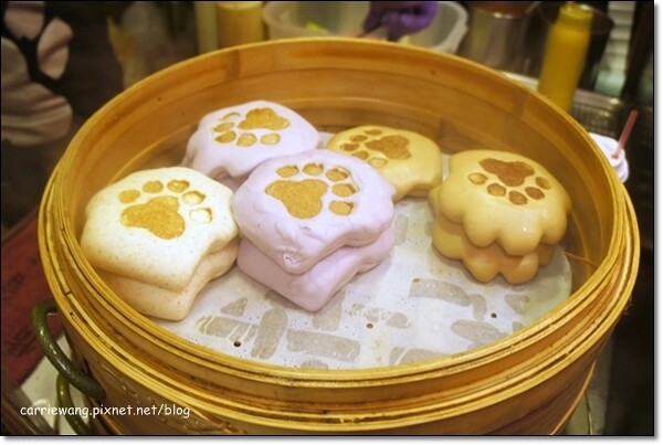 【台中逢甲夜市】必吃小吃美食推薦。台北江麻辣臭豆腐+印度拉茶+官芝霖大腸包小腸+李熱狗米血糕+炳叔叔烤玉米+日船章魚小丸子+許記生煎包+魏姐包心粉圓+金門炒泡麵+熊の食熊手包+九龍茶陳記香港茶 @飛天璇的口袋