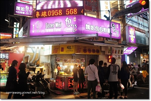 【台中逢甲夜市】必吃小吃美食推薦。台北江麻辣臭豆腐+印度拉茶+官芝霖大腸包小腸+李熱狗米血糕+炳叔叔烤玉米+日船章魚小丸子+許記生煎包+魏姐包心粉圓+金門炒泡麵+熊の食熊手包+九龍茶陳記香港茶 @飛天璇的口袋