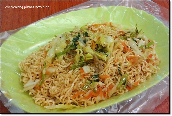 【台中逢甲夜市】必吃小吃美食推薦。台北江麻辣臭豆腐+印度拉茶+官芝霖大腸包小腸+李熱狗米血糕+炳叔叔烤玉米+日船章魚小丸子+許記生煎包+魏姐包心粉圓+金門炒泡麵+熊の食熊手包+九龍茶陳記香港茶 @飛天璇的口袋