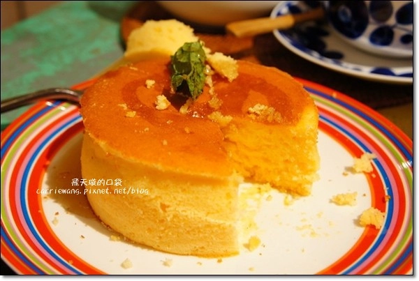 杏桃鬆餅屋 UZNA OMOM｜來自日本原宿的8公分蘇芙蕾厚鬆餅，讓女孩子尖叫的幸福口感 @飛天璇的口袋