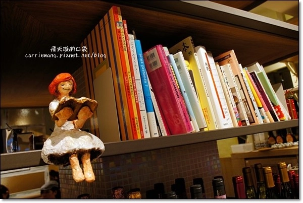 杏桃鬆餅屋 UZNA OMOM｜來自日本原宿的8公分蘇芙蕾厚鬆餅，讓女孩子尖叫的幸福口感 @飛天璇的口袋