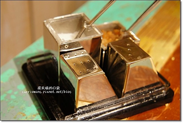 杏桃鬆餅屋 UZNA OMOM｜來自日本原宿的8公分蘇芙蕾厚鬆餅，讓女孩子尖叫的幸福口感 @飛天璇的口袋