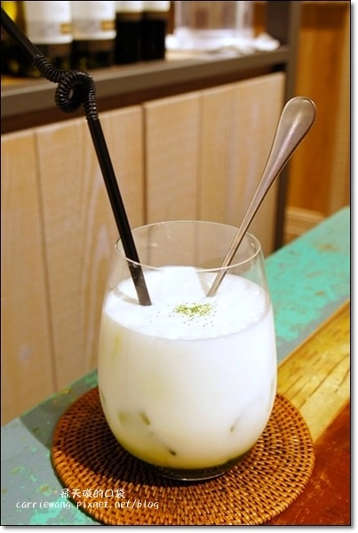 杏桃鬆餅屋 UZNA OMOM｜來自日本原宿的8公分蘇芙蕾厚鬆餅，讓女孩子尖叫的幸福口感 @飛天璇的口袋