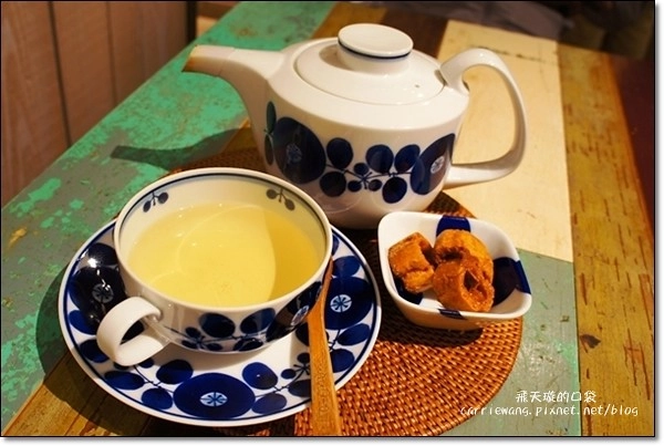 杏桃鬆餅屋 UZNA OMOM｜來自日本原宿的8公分蘇芙蕾厚鬆餅，讓女孩子尖叫的幸福口感 @飛天璇的口袋