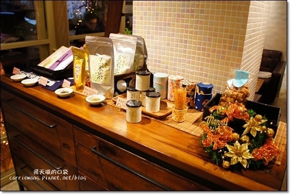 杏桃鬆餅屋 UZNA OMOM｜來自日本原宿的8公分蘇芙蕾厚鬆餅，讓女孩子尖叫的幸福口感 @飛天璇的口袋