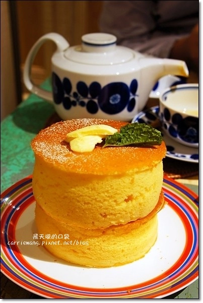 杏桃鬆餅屋 UZNA OMOM｜來自日本原宿的8公分蘇芙蕾厚鬆餅，讓女孩子尖叫的幸福口感 @飛天璇的口袋