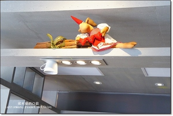 麋路咖啡輕食坊．Meet Road：老宅改建咖啡館，裡面充滿麋鹿的元素，一個適合放鬆與享受幸福的空間(已歇業) @飛天璇的口袋