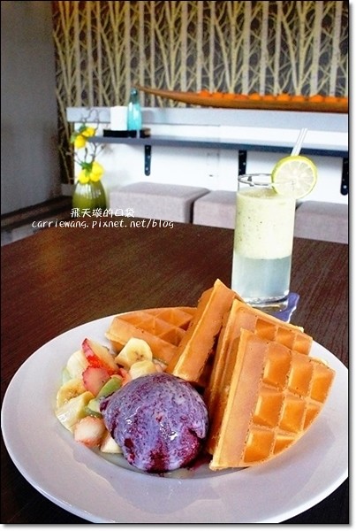 麋路咖啡輕食坊．Meet Road：老宅改建咖啡館，裡面充滿麋鹿的元素，一個適合放鬆與享受幸福的空間(已歇業) @飛天璇的口袋