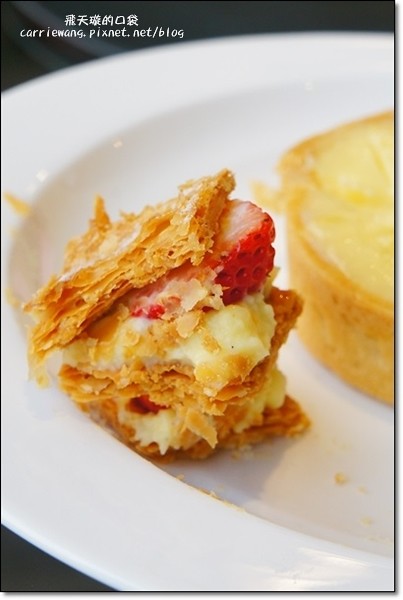 【台中蛋糕甜點】i sweet法國甜點沙龍。Bistro88甜點工作室，空間明亮，甜點可愛 @飛天璇的口袋