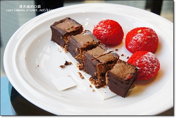 【台中蛋糕甜點】i sweet法國甜點沙龍。Bistro88甜點工作室，空間明亮，甜點可愛 @飛天璇的口袋