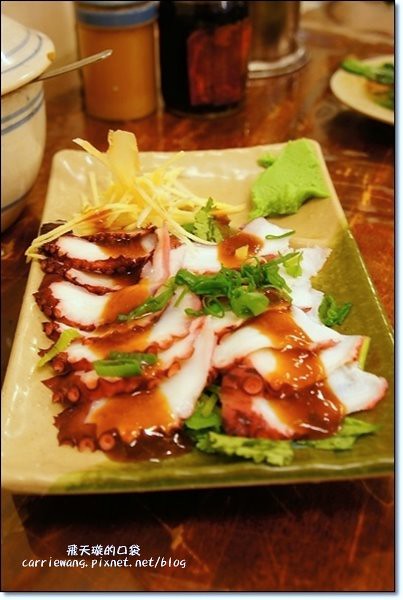 【宜蘭東門夜市】必吃小吃美食推薦。梁大胖碳烤+彭記蔥油餅+善美仙草八寶湯+老店東山鴨頭+阿成蚵仔煎+搖搖冰+正隆羊肉湯 @飛天璇的口袋