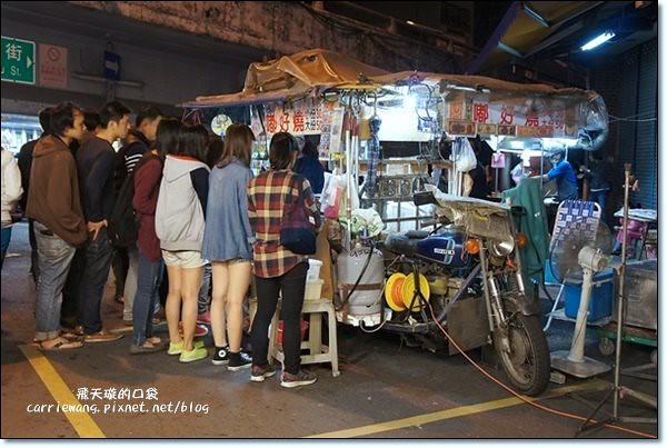 【宜蘭東門夜市】必吃小吃美食推薦。梁大胖碳烤+彭記蔥油餅+善美仙草八寶湯+老店東山鴨頭+阿成蚵仔煎+搖搖冰+正隆羊肉湯 @飛天璇的口袋