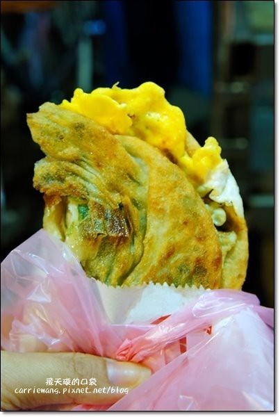 【宜蘭東門夜市】必吃小吃美食推薦。梁大胖碳烤+彭記蔥油餅+善美仙草八寶湯+老店東山鴨頭+阿成蚵仔煎+搖搖冰+正隆羊肉湯 @飛天璇的口袋