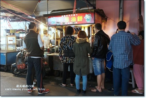 【宜蘭東門夜市】必吃小吃美食推薦。梁大胖碳烤+彭記蔥油餅+善美仙草八寶湯+老店東山鴨頭+阿成蚵仔煎+搖搖冰+正隆羊肉湯 @飛天璇的口袋