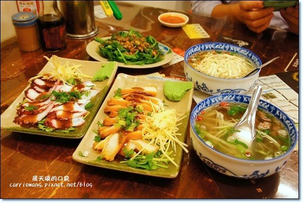 【宜蘭東門夜市】必吃小吃美食推薦。梁大胖碳烤+彭記蔥油餅+善美仙草八寶湯+老店東山鴨頭+阿成蚵仔煎+搖搖冰+正隆羊肉湯 @飛天璇的口袋