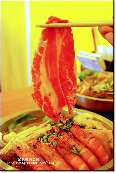 鬼椒一番麻辣小火鍋 和美店｜湯頭創意獨特，食材健康用心，中部第一家分店，一開幕就氣勢如虹 @飛天璇的口袋