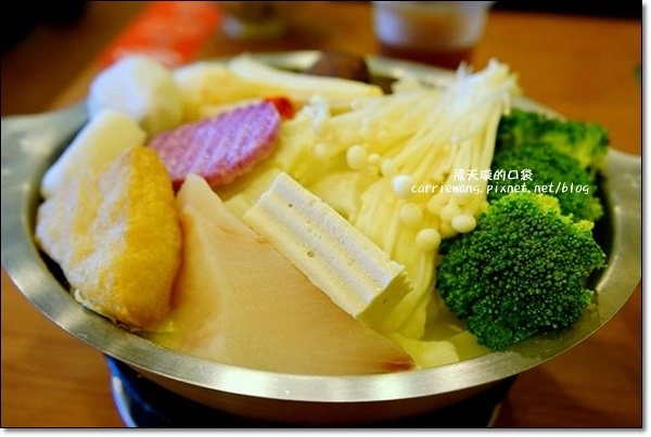 鬼椒一番麻辣小火鍋 和美店｜湯頭創意獨特，食材健康用心，中部第一家分店，一開幕就氣勢如虹 @飛天璇的口袋