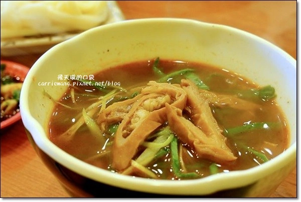 鬼椒一番麻辣小火鍋 和美店｜湯頭創意獨特，食材健康用心，中部第一家分店，一開幕就氣勢如虹 @飛天璇的口袋