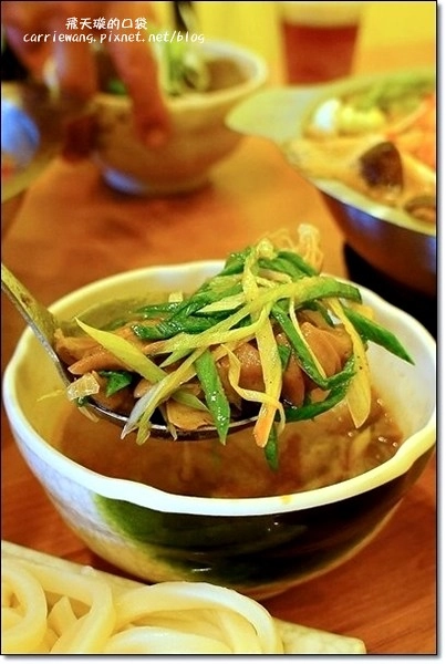 鬼椒一番麻辣小火鍋 和美店｜湯頭創意獨特，食材健康用心，中部第一家分店，一開幕就氣勢如虹 @飛天璇的口袋