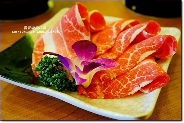 鬼椒一番麻辣小火鍋 和美店｜湯頭創意獨特，食材健康用心，中部第一家分店，一開幕就氣勢如虹 @飛天璇的口袋