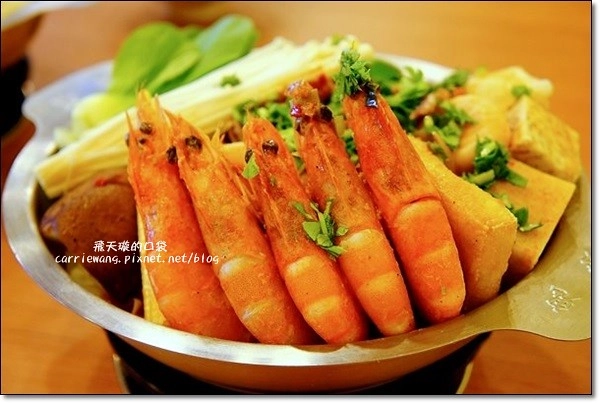 鬼椒一番麻辣小火鍋 和美店｜湯頭創意獨特，食材健康用心，中部第一家分店，一開幕就氣勢如虹 @飛天璇的口袋