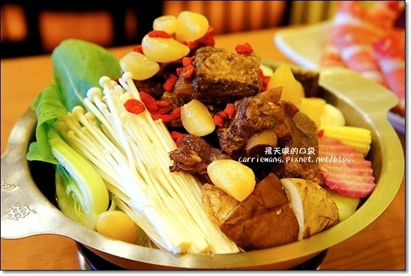 鬼椒一番麻辣小火鍋 和美店｜湯頭創意獨特，食材健康用心，中部第一家分店，一開幕就氣勢如虹 @飛天璇的口袋