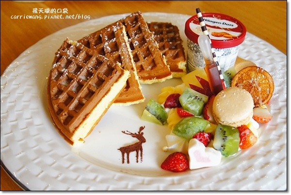 尋鹿咖啡 Caribou Caf&eacute;｜麋鹿拉花拿鐵好卡哇伊，澎派鬆餅好吃又吸睛，才剛吃完就開始懷念 @飛天璇的口袋