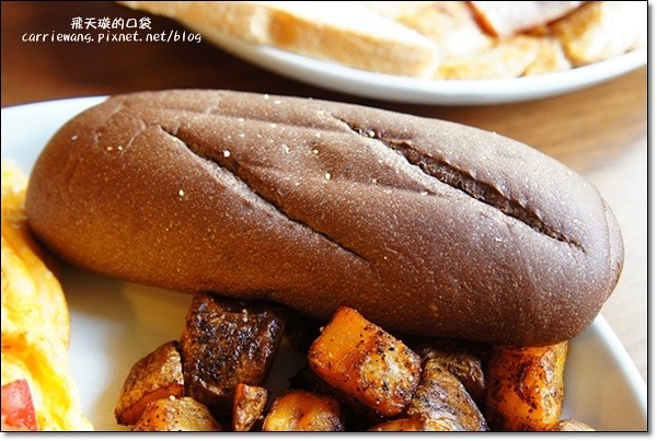 【台中早午餐】奧樂美特．Olimato Bistro。北屯地區精緻大份量早午餐推薦(2/13~2/23開幕期間，兩人同行第二人半價) @飛天璇的口袋