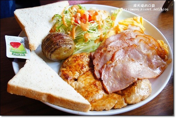 【台中早午餐】奧樂美特．Olimato Bistro。北屯地區精緻大份量早午餐推薦(2/13~2/23開幕期間，兩人同行第二人半價) @飛天璇的口袋