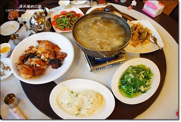 【台中合菜餐廳】烏日霖記甕缸雞。桌菜好吃又超值，甕缸雞鮮嫰又多汁 @飛天璇的口袋