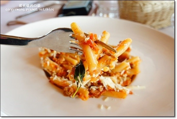 【台中蛋糕甜點】蝴蝶橋甜點美食莊園。法式甜點吸睛又華麗，腹地廣大環境悠閒，北屯區美食又一發 @飛天璇的口袋