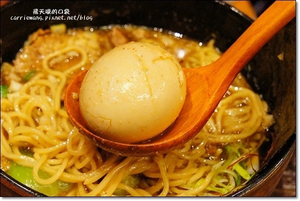 鷹流辛味噌拉麵(惡鬼warugaki)｜重口味的辛味噌拉麵，滿滿的膠原蛋白，辣度直搗腦門 @飛天璇的口袋