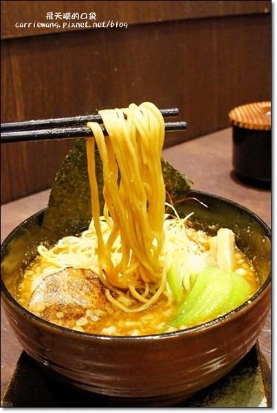 鷹流辛味噌拉麵(惡鬼warugaki)｜重口味的辛味噌拉麵，滿滿的膠原蛋白，辣度直搗腦門 @飛天璇的口袋